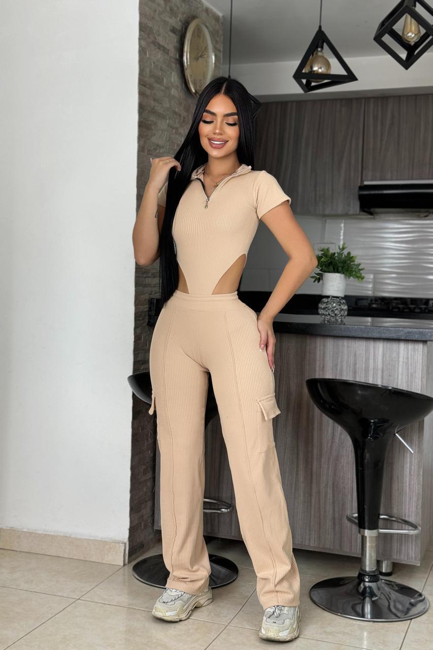 Conjunto blusa body, pantalón cargo N154